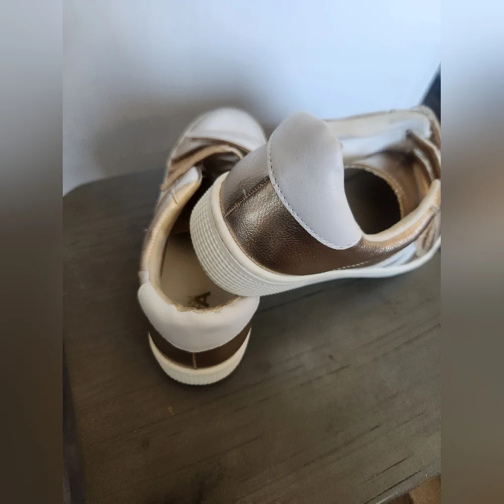 Girls Mia Gold Shoes